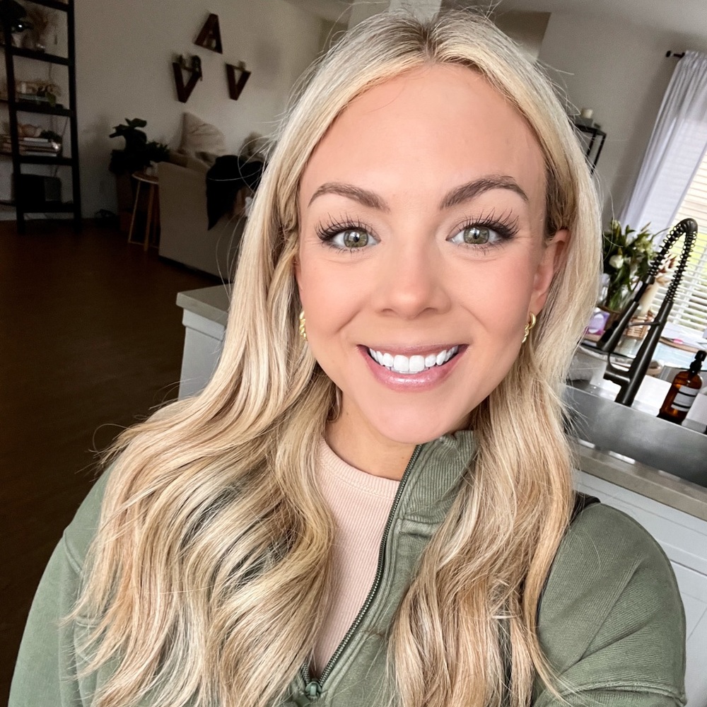 Meet your Posher, Elise